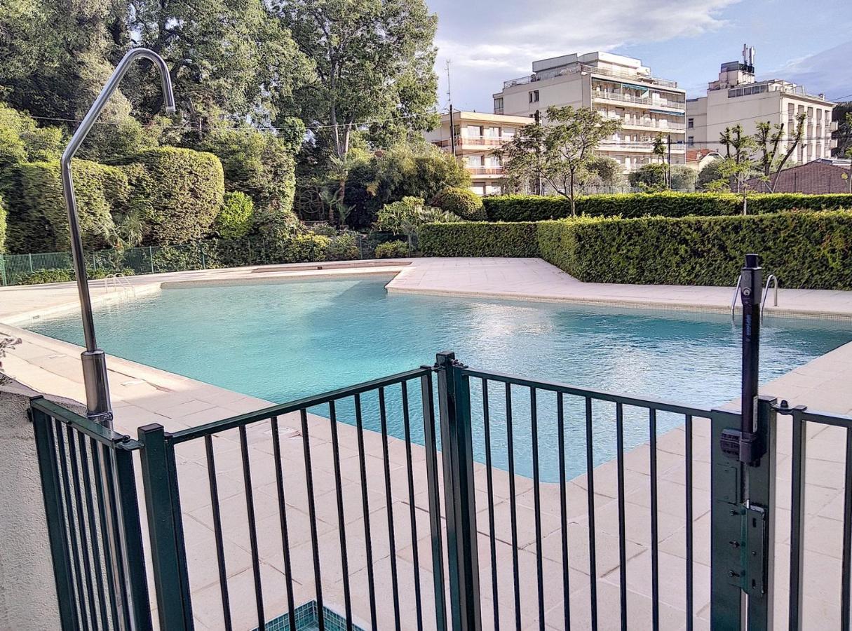 Chateau De La Pinede Juan-les-Pins Exteriör bild